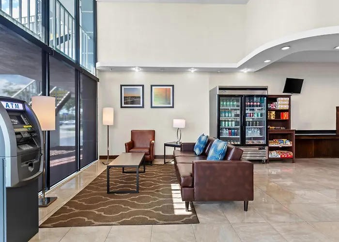 Quality Inn & Suites At Tropicana Field